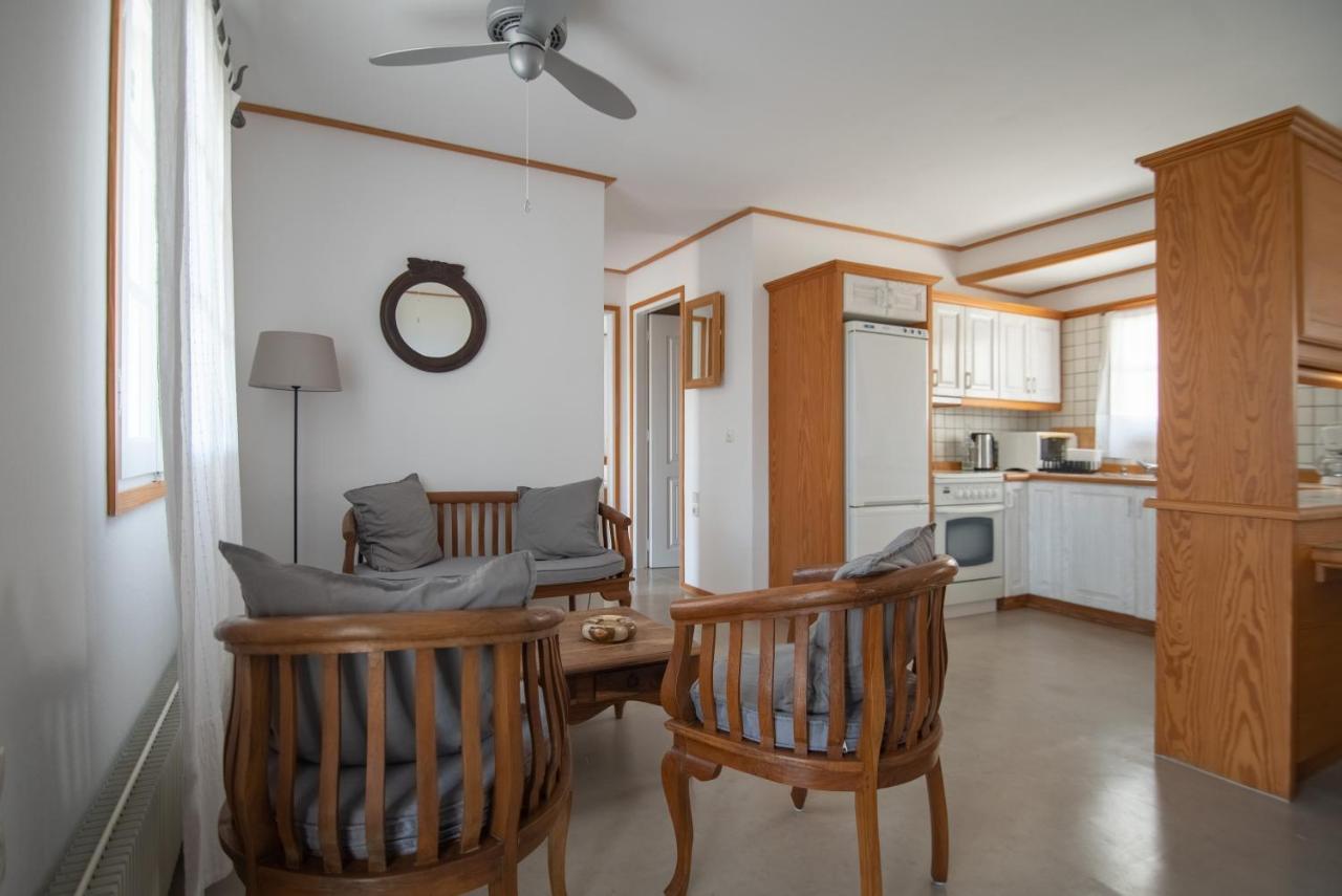 Lotos Beach Home Kini Eksteriør bilde